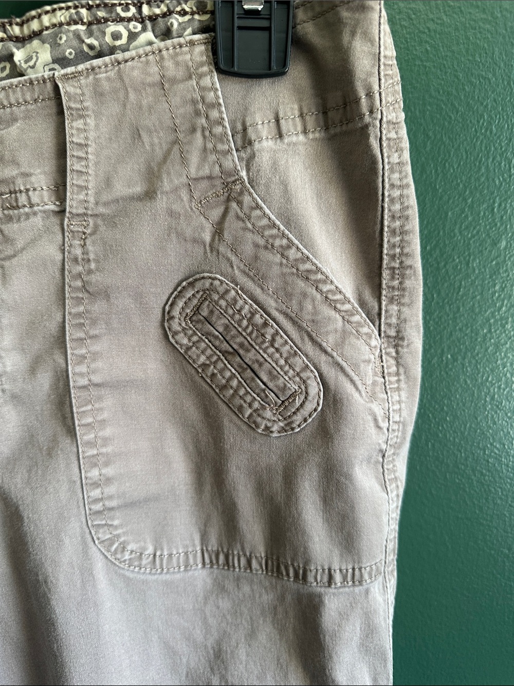 Lee Women's Capris in Light Taupe Size 6 - Picture 5 of 13